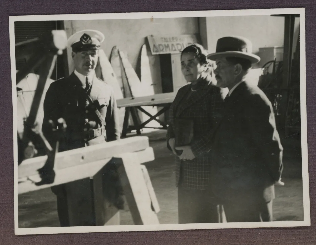 Acto oficial de firma de documentos — aprox. 1939 | Chile de Ayer