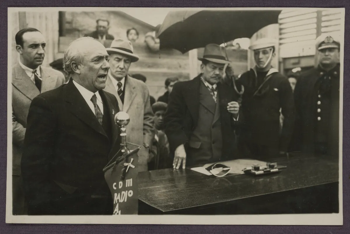 Acto oficial con transmisión radial presidencial — aprox. 1939 | Chile de Ayer