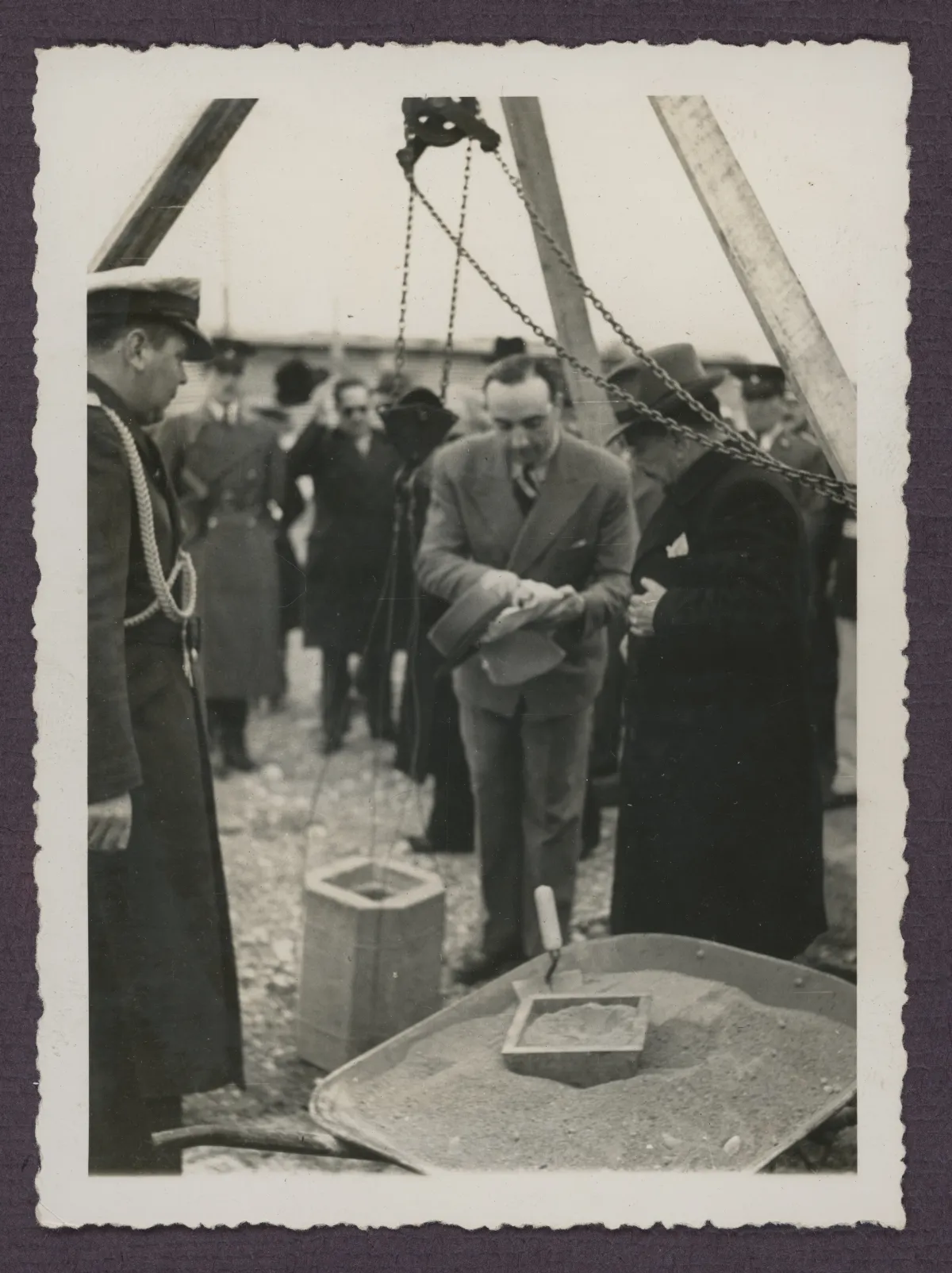 Presidente Pedro Aguirre Cerda en acto oficial en puerto o embarcación — aprox. 1939 | Chile de Ayer