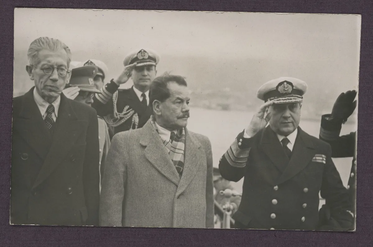 Encuentro de autoridades civiles y militares navales — aprox. 1940 | Chile de Ayer