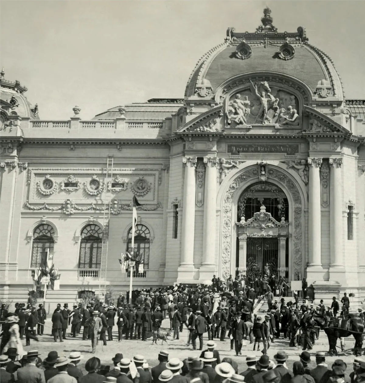 Inauguración Palacio Bellas Artes, Santiago año 1910 — Palacio de Bellas Artes — 1910 | Chile de Ayer