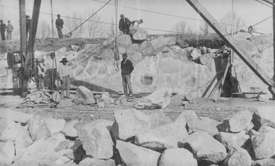 Canalización Río Mapocho a fines de 1880' s. — 1880 | Chile de Ayer