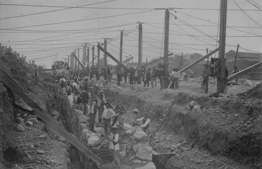 Canalización Río Mapocho a fines de 1880' s. — 1880 | Chile de Ayer