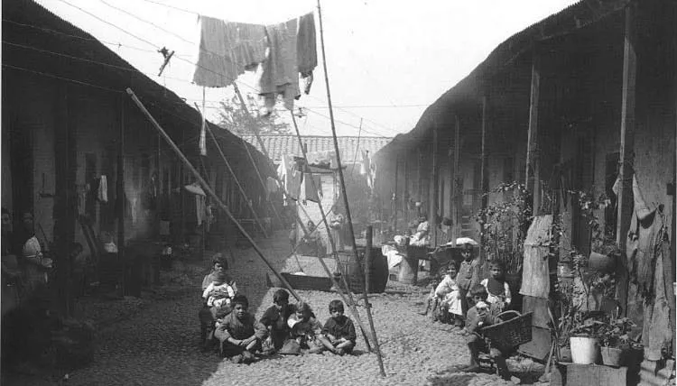 Conventillo en 1920, Santiago. — 1920 | Chile de Ayer