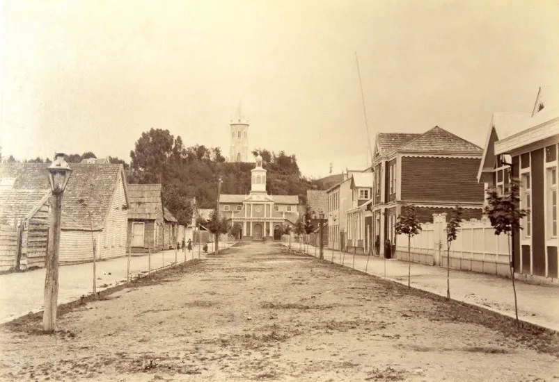 Calle Renjifo, Puerto Montt, 1893. — Calle Rengifo — 1893 | Chile de Ayer
