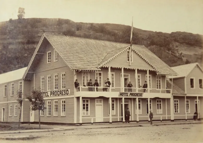 Hotel Progreso, Puerto Montt, 1893. — 1893 | Chile de Ayer