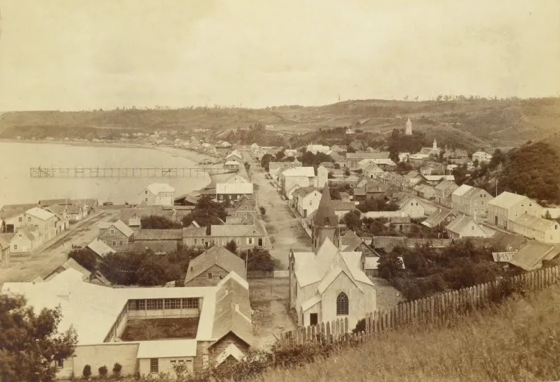 Puerto Montt desde los altos de Bartsch, 1893. — 1893 | Chile de Ayer