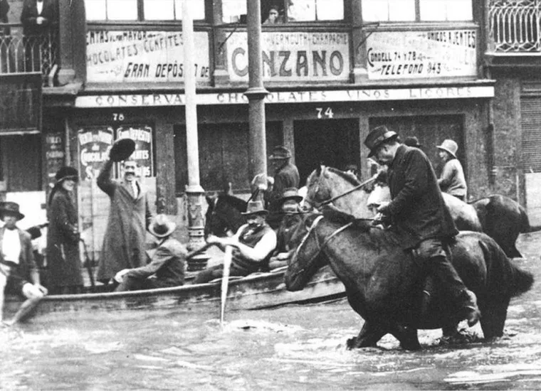 Inundación Calle Condell de Valparaíso, 1914 — 1914 | Chile de Ayer