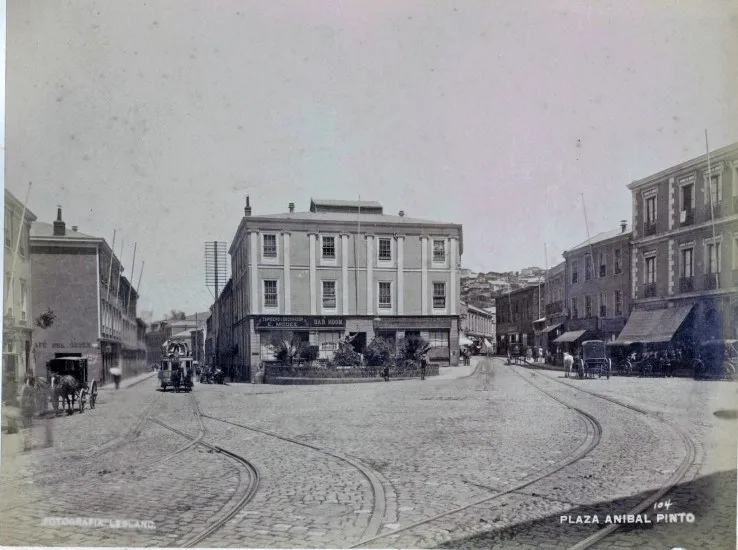 Plaza Aníbal Pinto de Valparaíso, 1888 — 1888 | Chile de Ayer