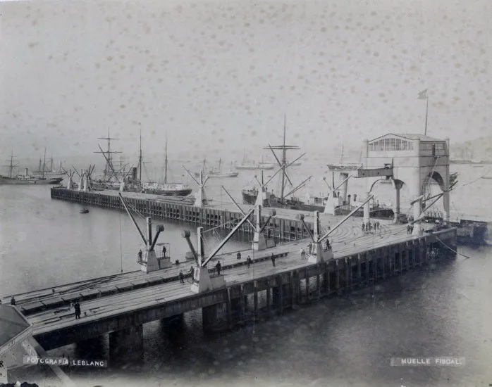 Muelle Fiscal de Valparaíso en 1888 — 1888 | Chile de Ayer
