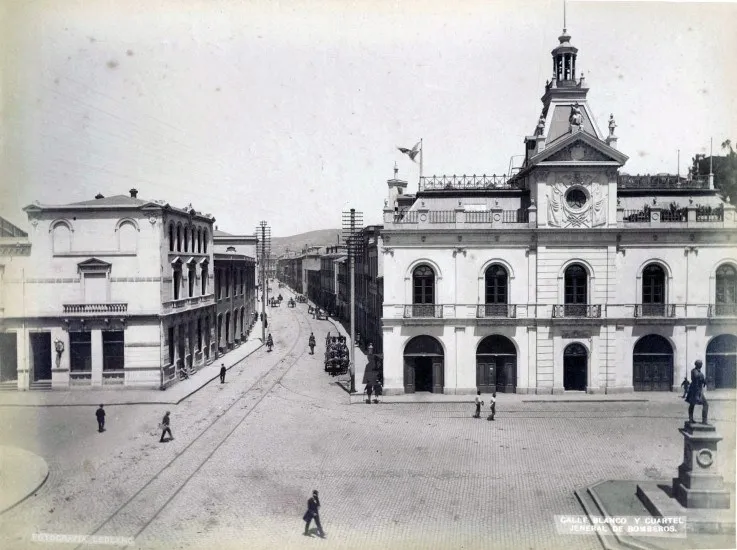Calle Blanco de Valparaíso en 1888 — Plaza Sotomayor — 1888 | Chile de Ayer