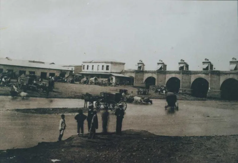 Puente Cal y Canto de Santiago circa 1880 — Puente Cal y Canto — 1880 | Chile de Ayer