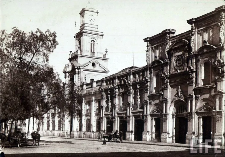 Plaza de Armas de Santiago, Museo Historico y ex carcel en 1890 — Plaza de Armas de Santiago — 1890 | Chile de Ayer