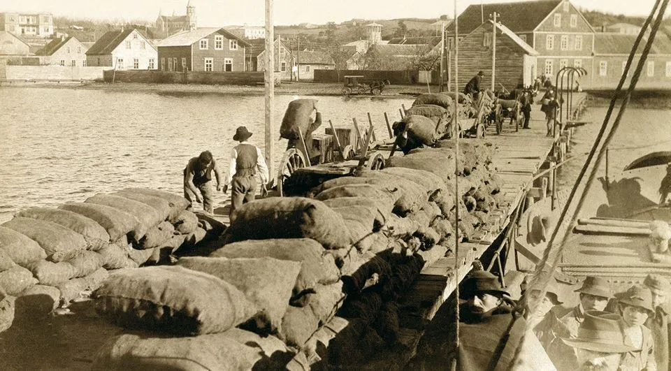 Puerto Varas alrededor de 1920 — Muelle de Puerto Varas — 1920 | Chile de Ayer