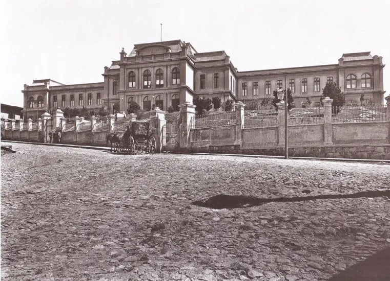 La antigua Escuela Naval de Chile, 1900 — 1900 | Chile de Ayer