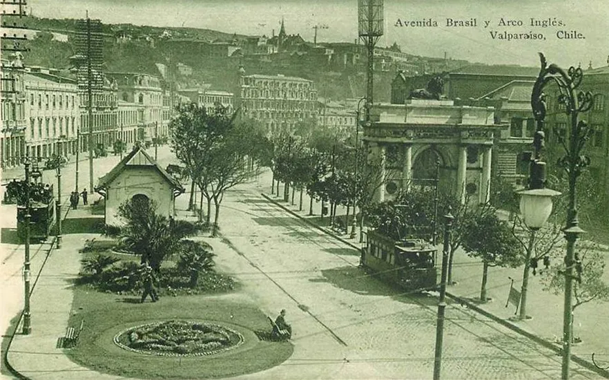 Avenida Brasil de Valparaíso a principios de Siglo XX — 1900 | Chile de Ayer