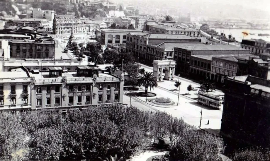 Avda. Brasil de Valparaíso en los años ’20s. — 1920 | Chile de Ayer