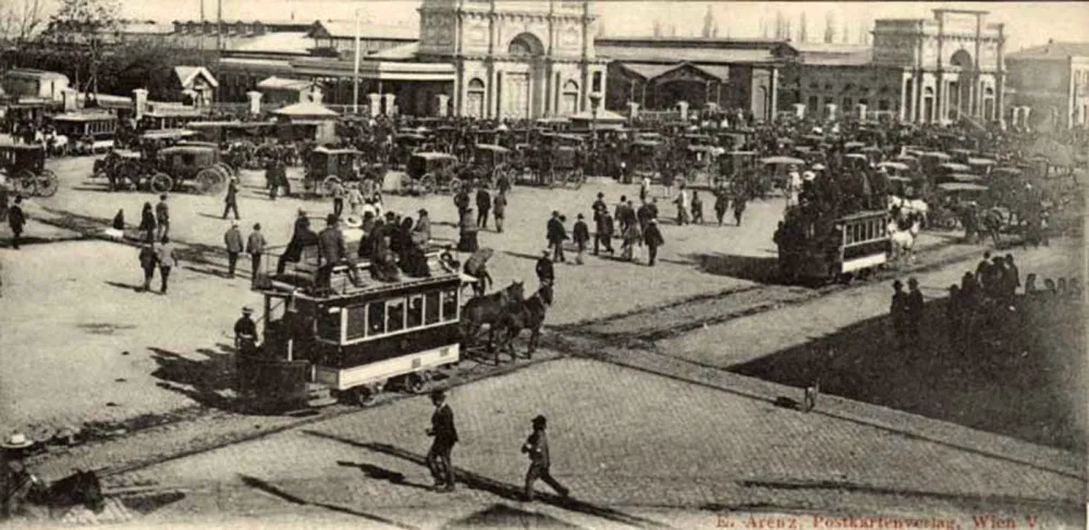 Antiguo diseño de Estación Central, y el tráfico en la Alameda, circa 1885. — 1855 | Chile de Ayer