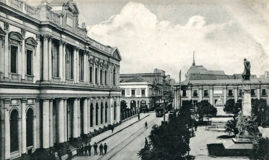 Congreso y Plaza de los Tribunales en 1910. — 1910 | Chile de Ayer