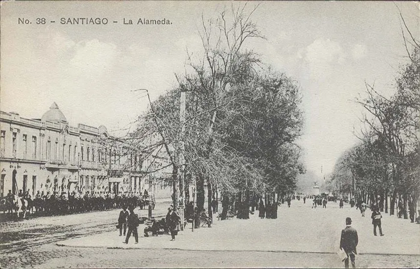 Alameda y su bandejón central, a principios de Siglo XX — 1900 | Chile de Ayer