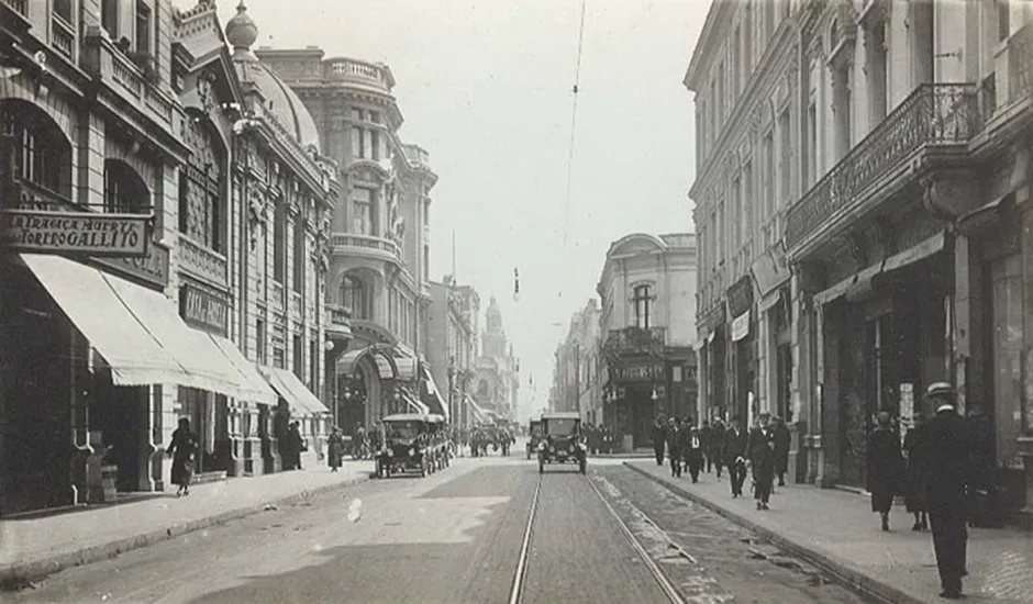 Calle Ahumada alrededor de  1920 — 1920 | Chile de Ayer