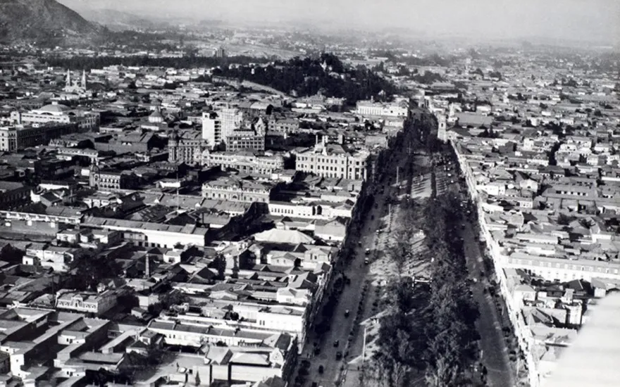 Gran vista de la Alameda a inicio de los años 20s — Alameda de las Delicias — 1920 | Chile de Ayer