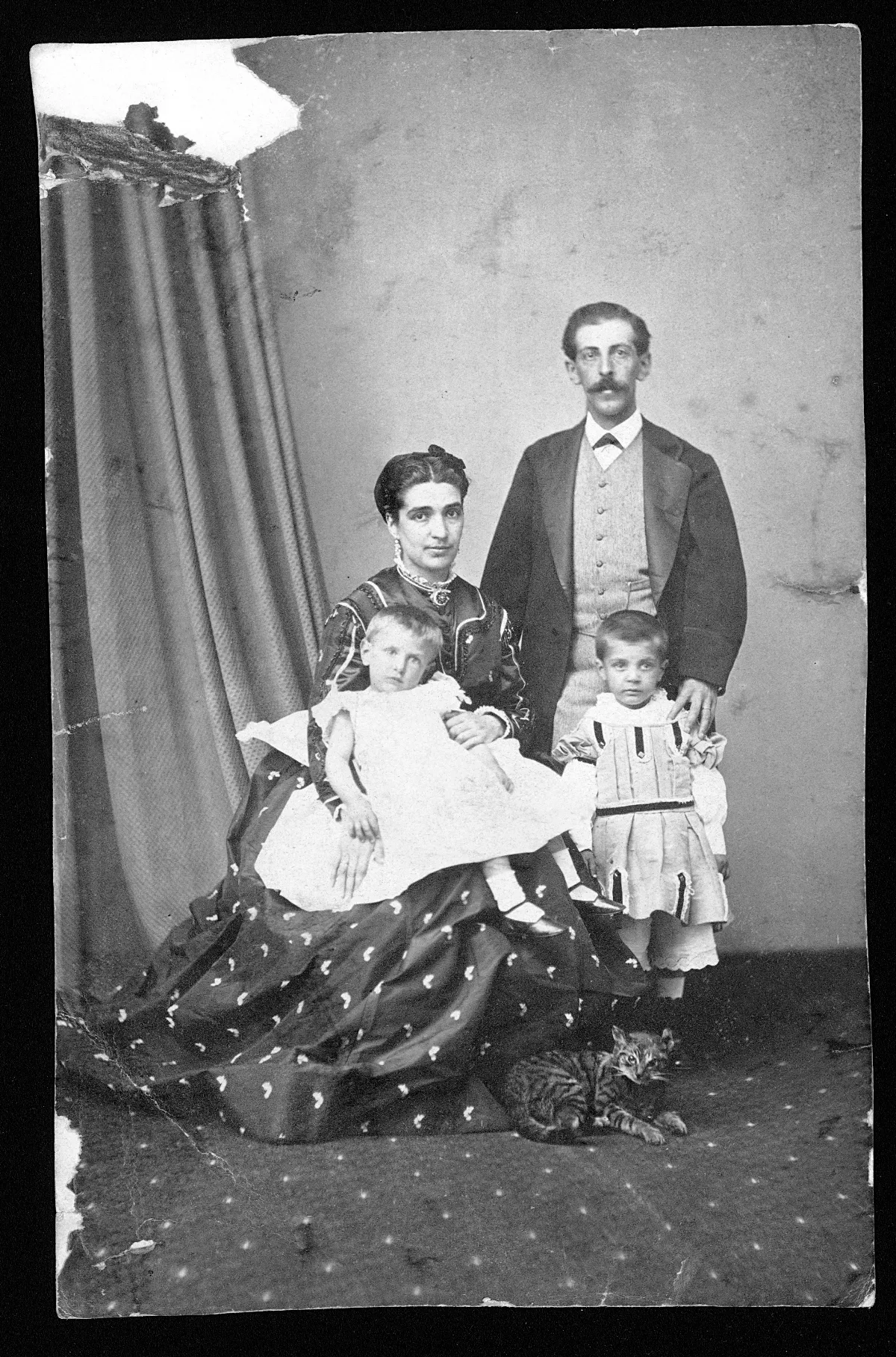 Retrato de Don Melchor Concha y Toro junto a Emiliana Subercaseaux, ca. 1870 — 1870 | Chile de Ayer