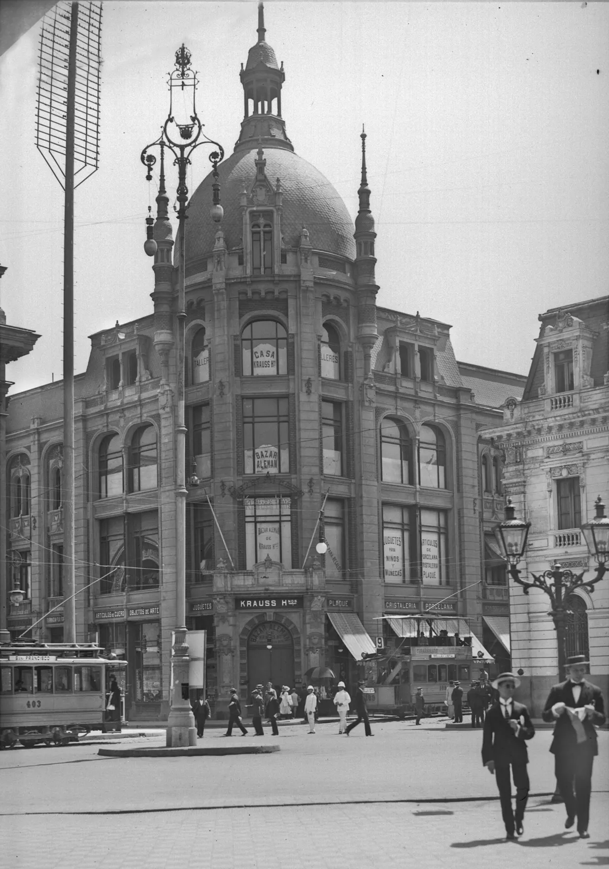Bazar Krauss en 1920 — Plaza de Armas de Santiago — 1920 | Chile de Ayer