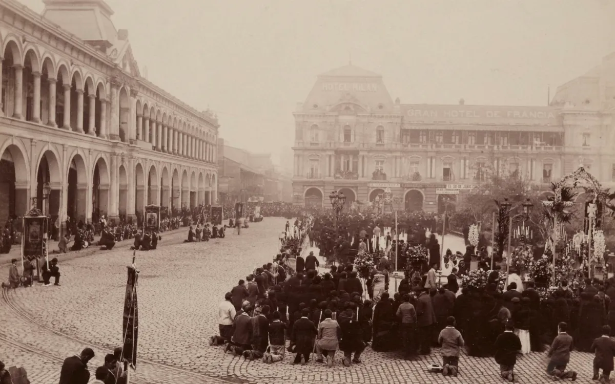 Plaza de Armas en 1890 — Plaza de Armas de Santiago — 1890 | Chile de Ayer
