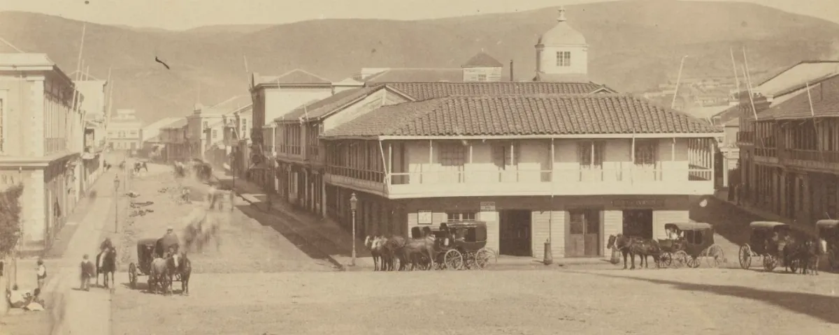 Centro de Valparaíso calle Victoria (Pedro Montt), 1860 — Plaza de la Victoria — 1860 | Chile de Ayer