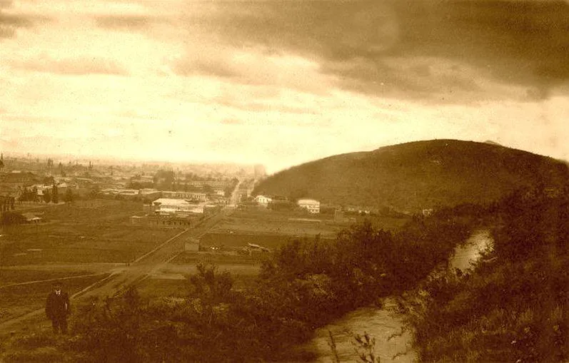 Cerro Blanco desde San Cristóbal en 1919 — Cerro San Cristóbal — 1919 | Chile de Ayer