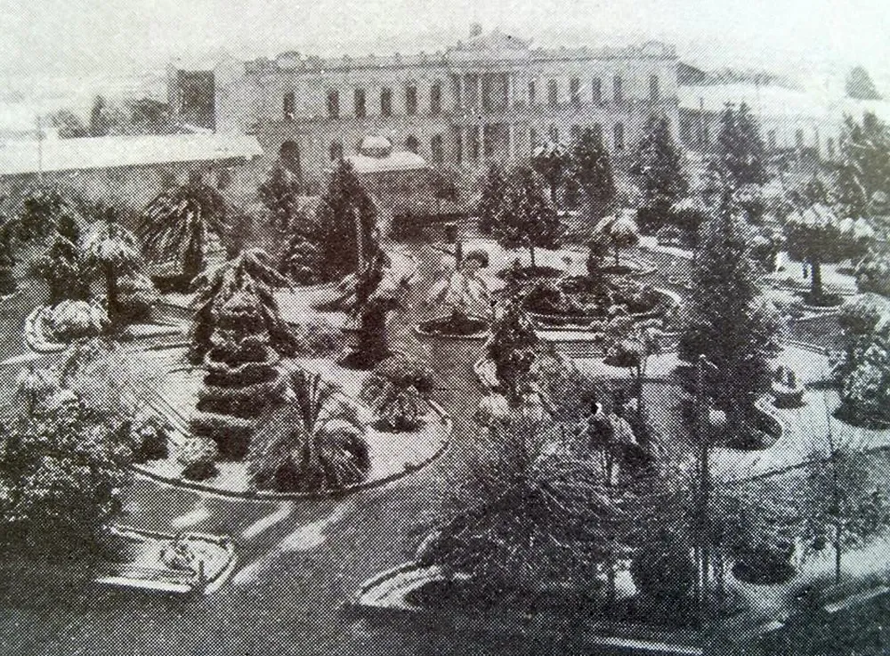 Plaza de Curico nevada en 1914 — Plaza de Armas de Curicó — 1914 | Chile de Ayer