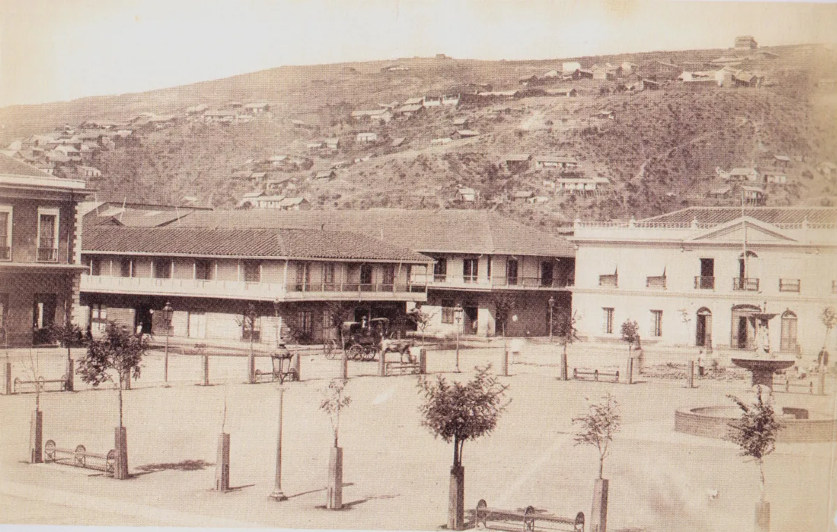 Plaza de la Victoria en Valparaíso año 1864 — Plaza de la Victoria — 1864 | Chile de Ayer