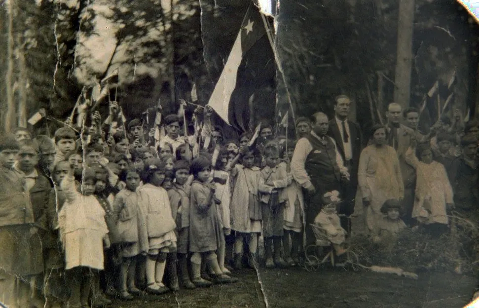 Escuela El Límite, Futaleufú en 1920 — 1920 | Chile de Ayer