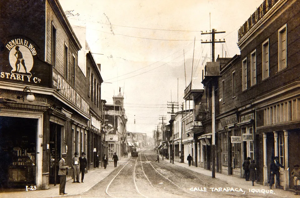 Calle Tarapacá, Iquique Circa. 1910 — Plaza Prat — 1910 | Chile de Ayer
