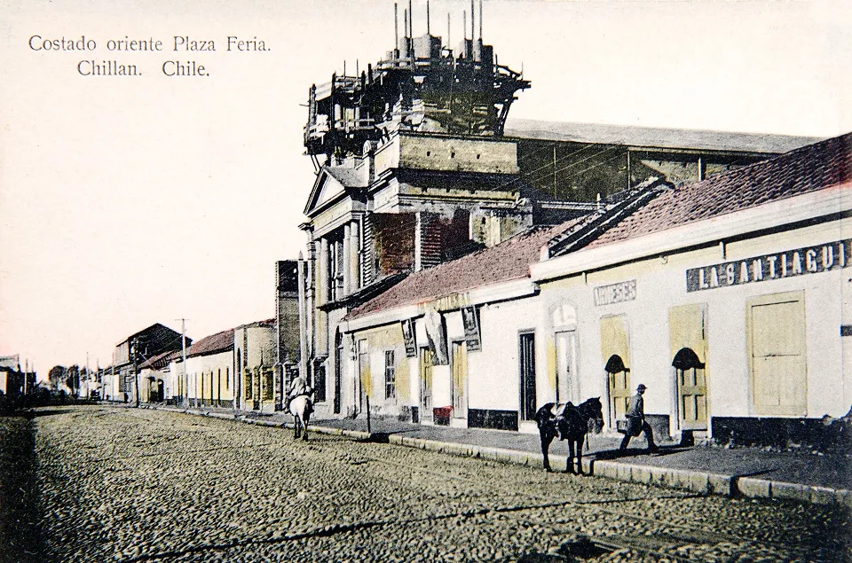 Costado oriente Plaza Feria de Chillán ca. 1915 — Iglesia de La Merced — 1915 | Chile de Ayer