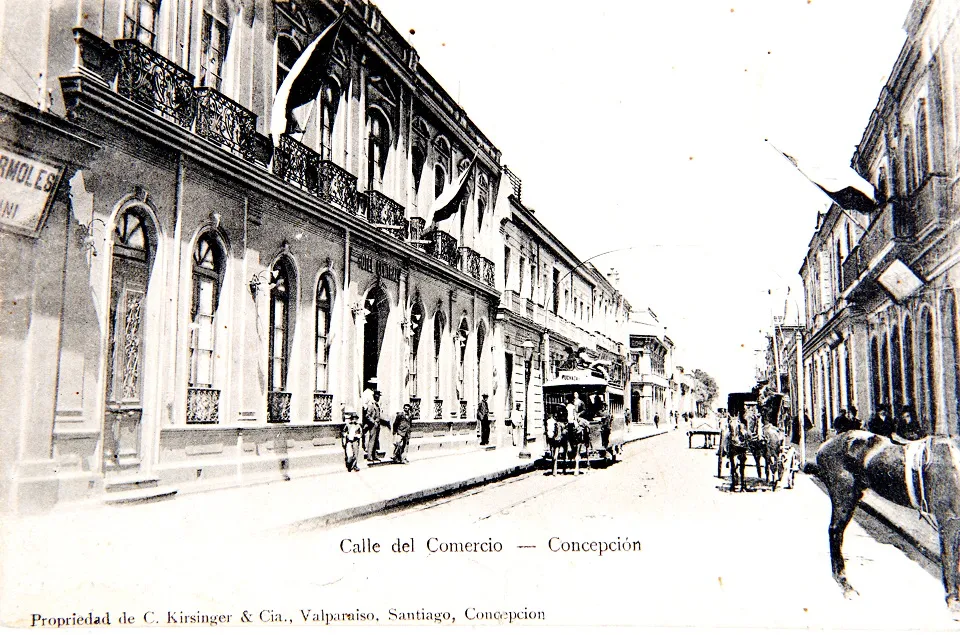 Calle del Comercio de  circa. 1900 — Calle del Comercio — 1900 | Chile de Ayer