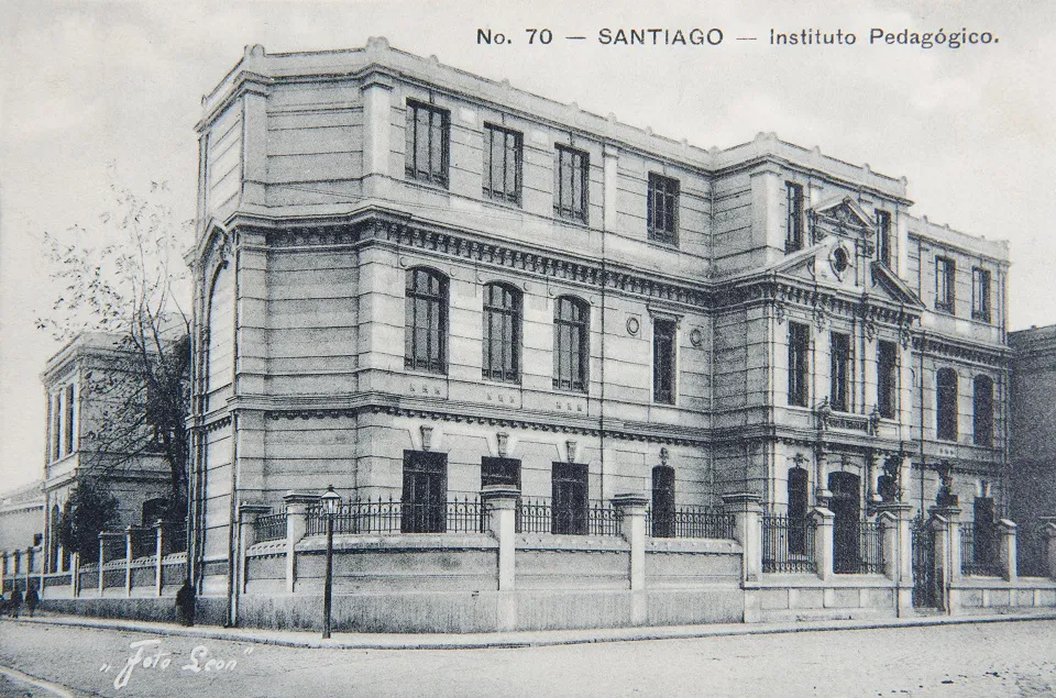 Instituto Pedagógico de Santiago circa. 1920 — Instituto Pedagógico de Chile — 1920 | Chile de Ayer