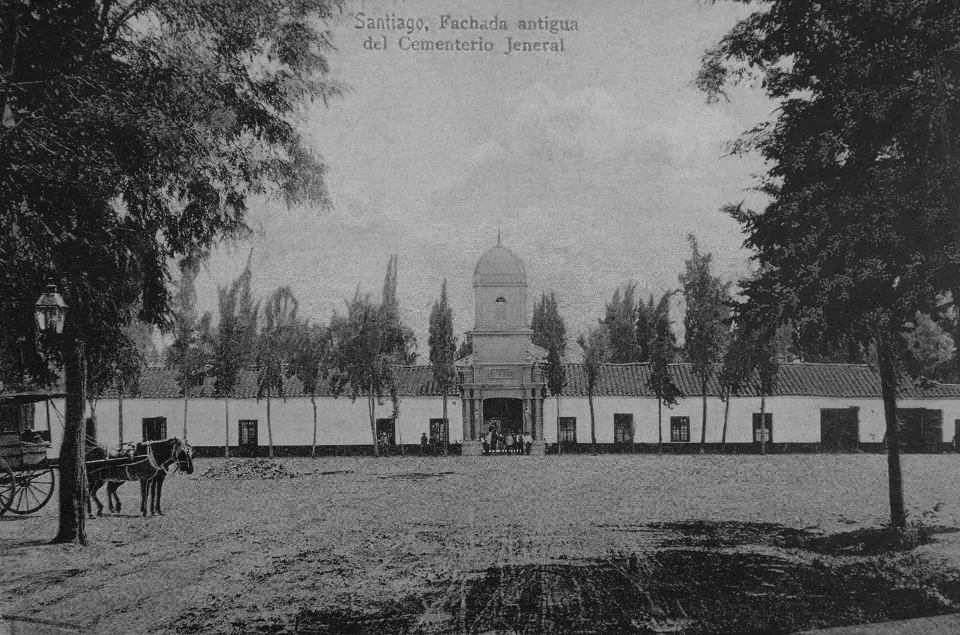 Acceso Cementerio General de Santiago ca. 1900 — Cementerio General de Santiago — 1900 | Chile de Ayer