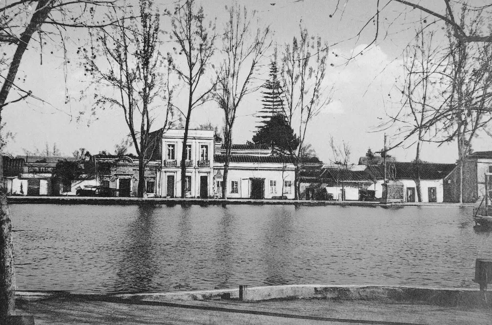 Laguna de Parque Forestal circa. 1915 — Laguna del Parque Forestal — 1915 | Chile de Ayer