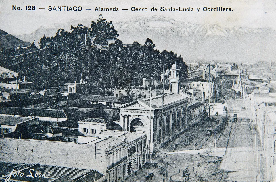 La Alameda y Santa Lucía ca. 1900 — Cerro Santa Lucía — 1900 | Chile de Ayer