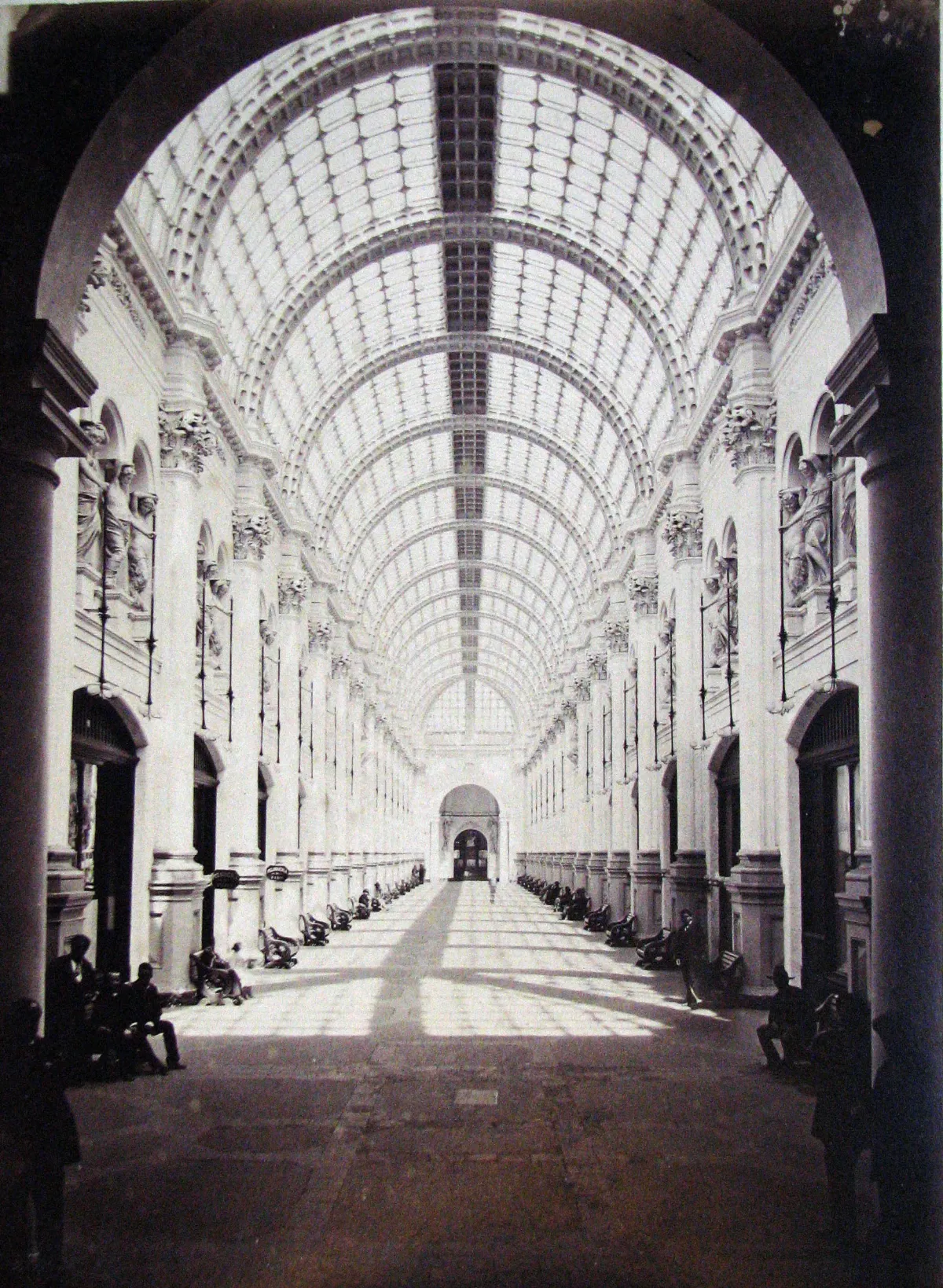 Galería San Carlos en 1900 — Plaza de Armas de Santiago — 1900 | Chile de Ayer
