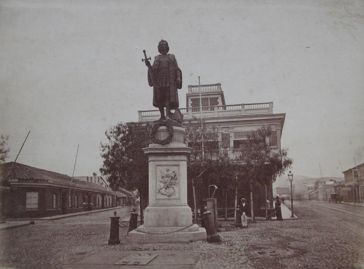 Valparaíso, Monumento a Cristobal Colón en 1880 — 1880 | Chile de Ayer