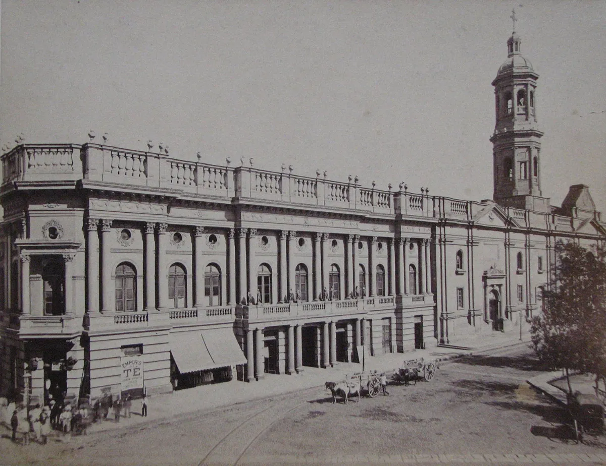 Torre del Sagrario de la Catedral de Santiago, 1890 — Plaza de Armas de Santiago — 1890 | Chile de Ayer