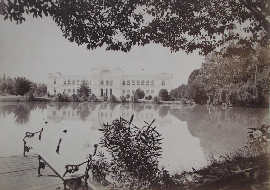 Santiago, Laguna de La Quinta Normal en 1890 — Museo Nacional de Historia Natural — 1890 | Chile de Ayer