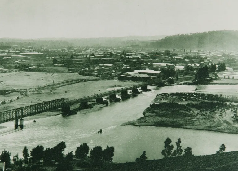 Temuco en 1916 — Puente ferroviario sobre el río Cautín — 1916 | Chile de Ayer