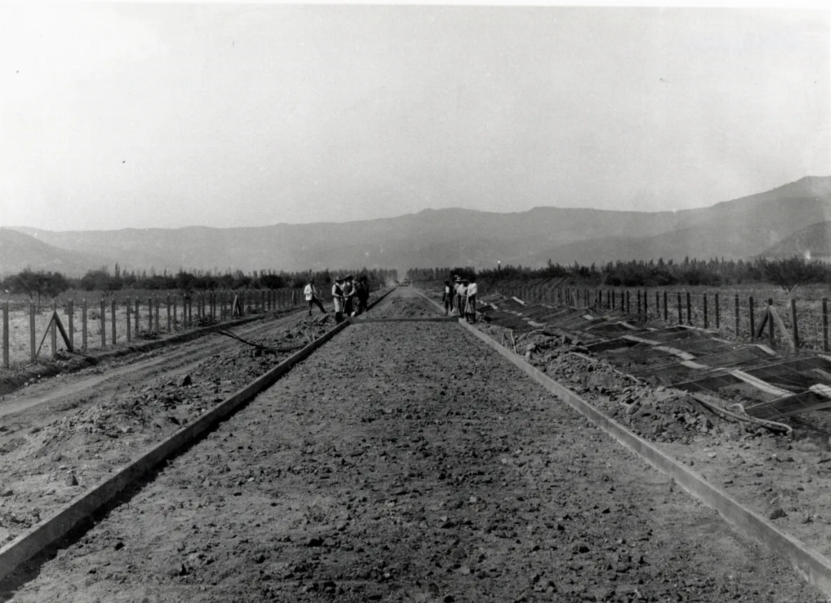 Construcción de camino ca. 1915 — Camino Marruecos — 1915 | Chile de Ayer