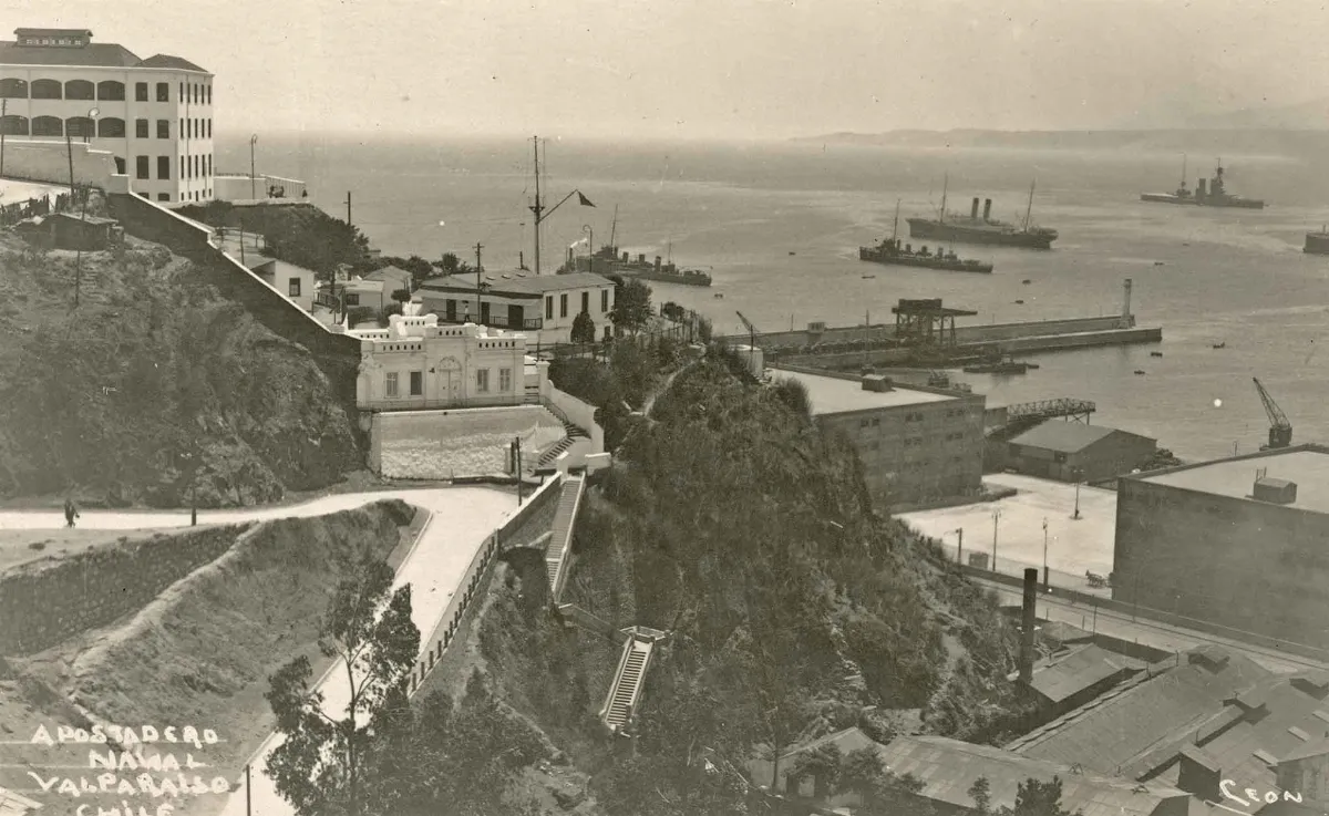 Aposadero Naval de Valparaíso en 1920 — 1920 | Chile de Ayer