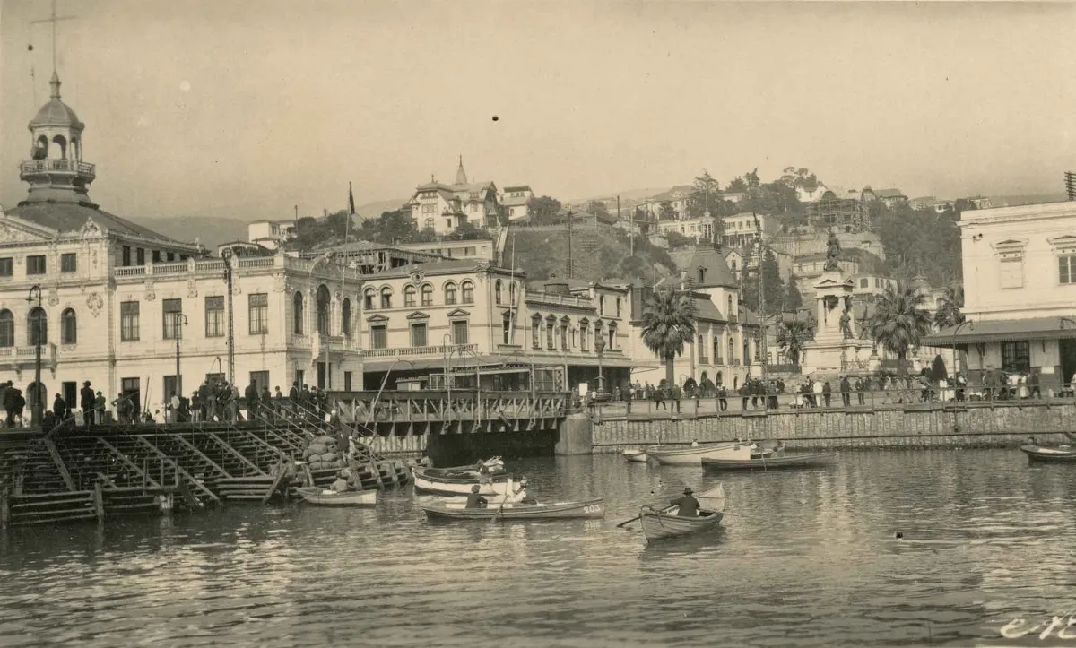 Muelle de pasajeros de Valparaíso en 1910 — 1910 | Chile de Ayer