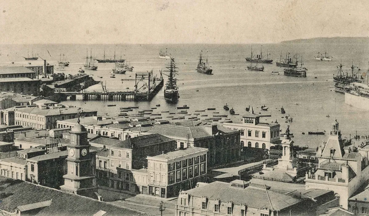 Vista a Plaza Sotomayor de Valparaíso en 1905 — 1905 | Chile de Ayer